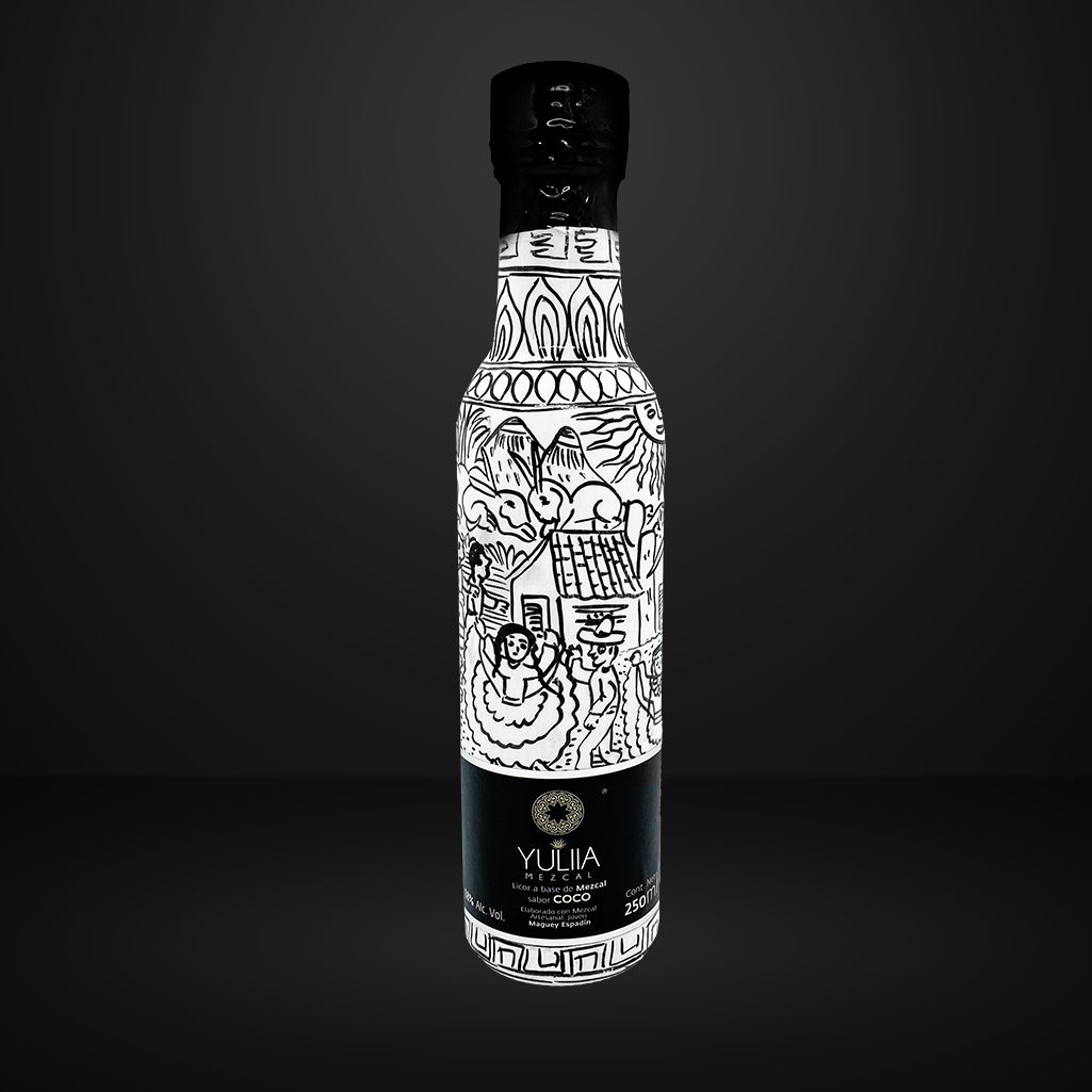 YULIA LICOR A BASE DE MEZCAL SABOR COCO (A MANO) - Distribuidora Qualite