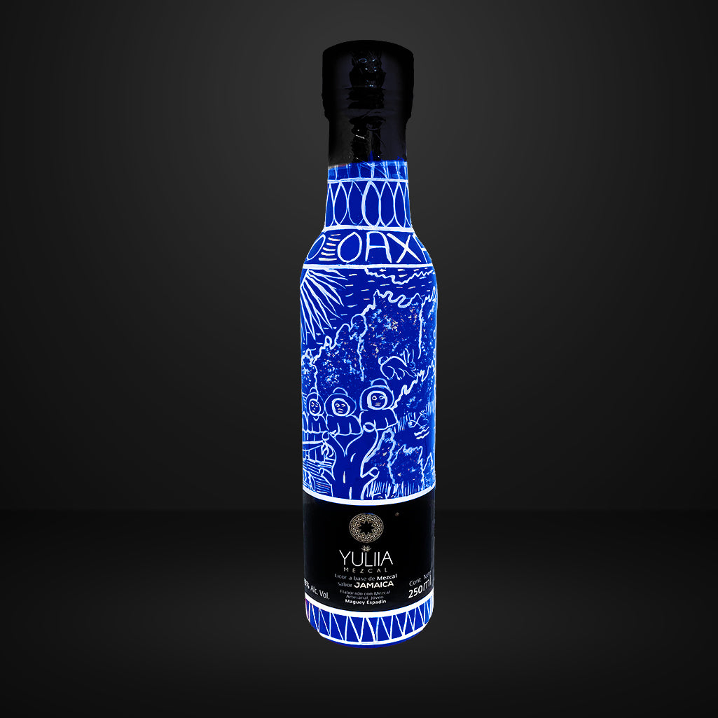 YULIA LICOR A BASE DE MEZCAL SABOR MARACUYÁ (A MANO) - Distribuidora Qualite