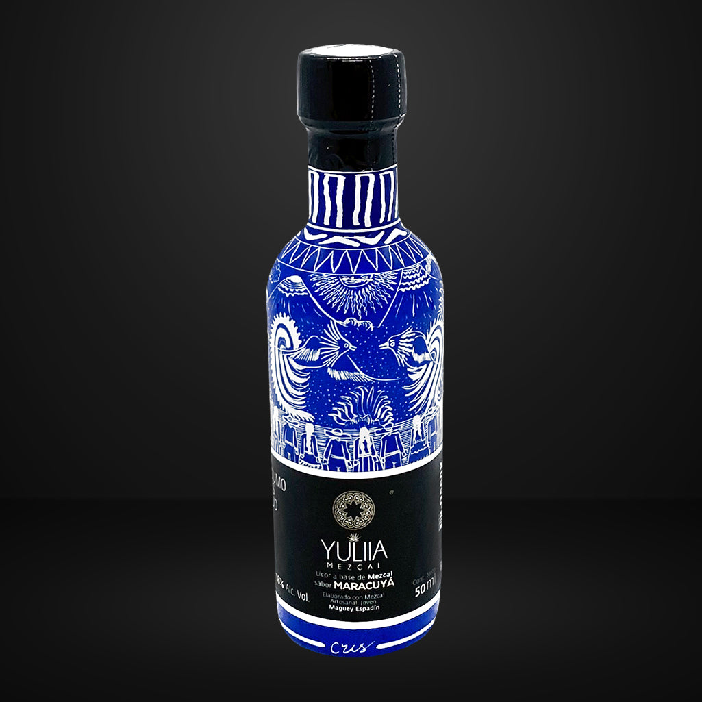 YULIA LICOR A BASE DE MEZCAL SABOR MARACUYÁ (A MANO) - Distribuidora Qualite